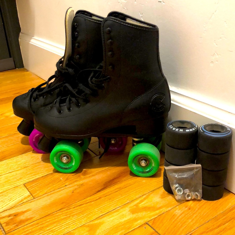 Black Roller skates